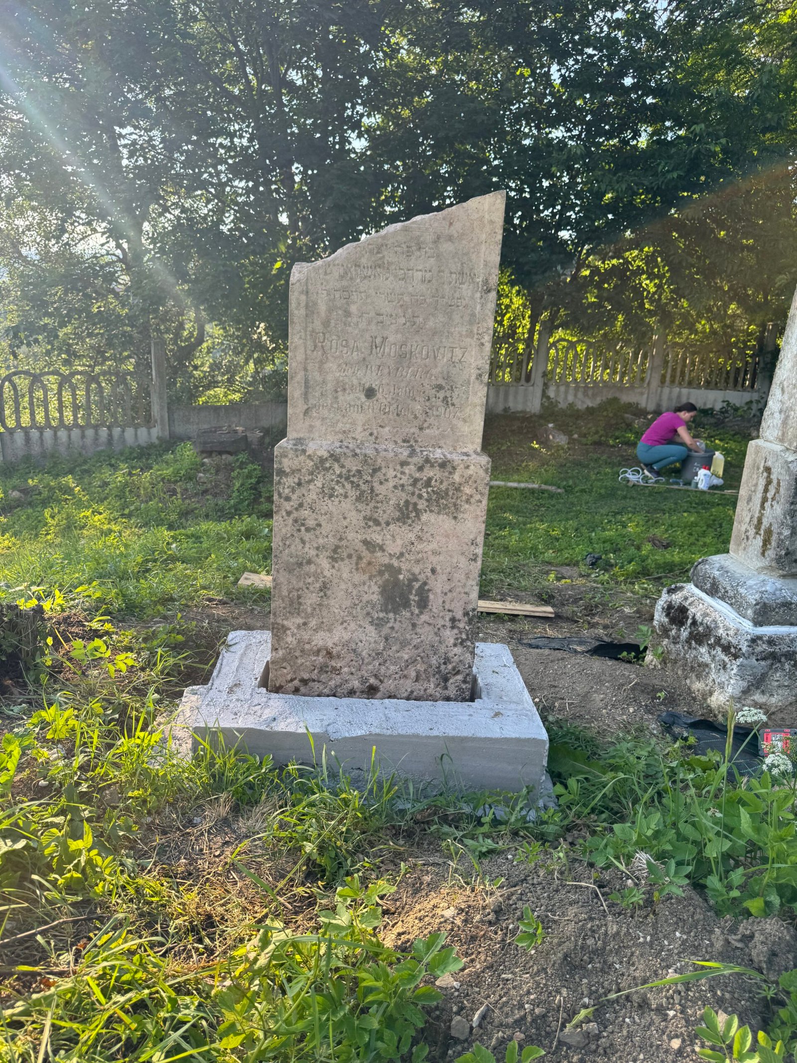 Priebeh prác na hrobe